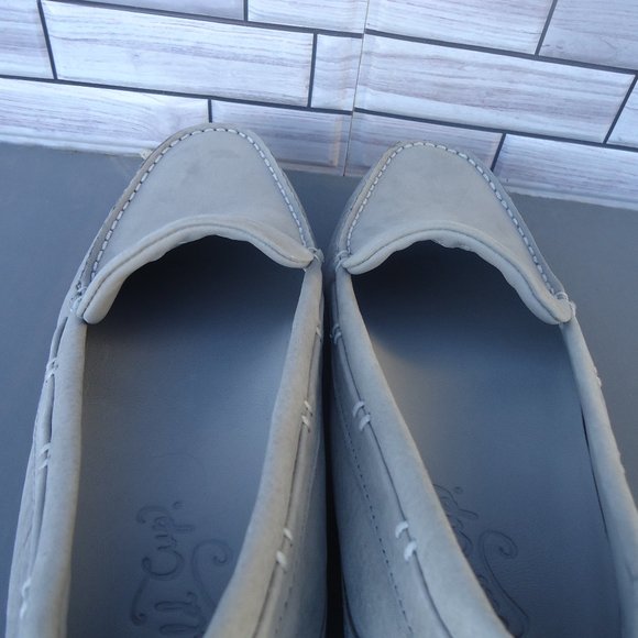 SIZE 9.5. SPERRY Gold Cup nubuck leather slip-on loafers. - Picture 13 of 16